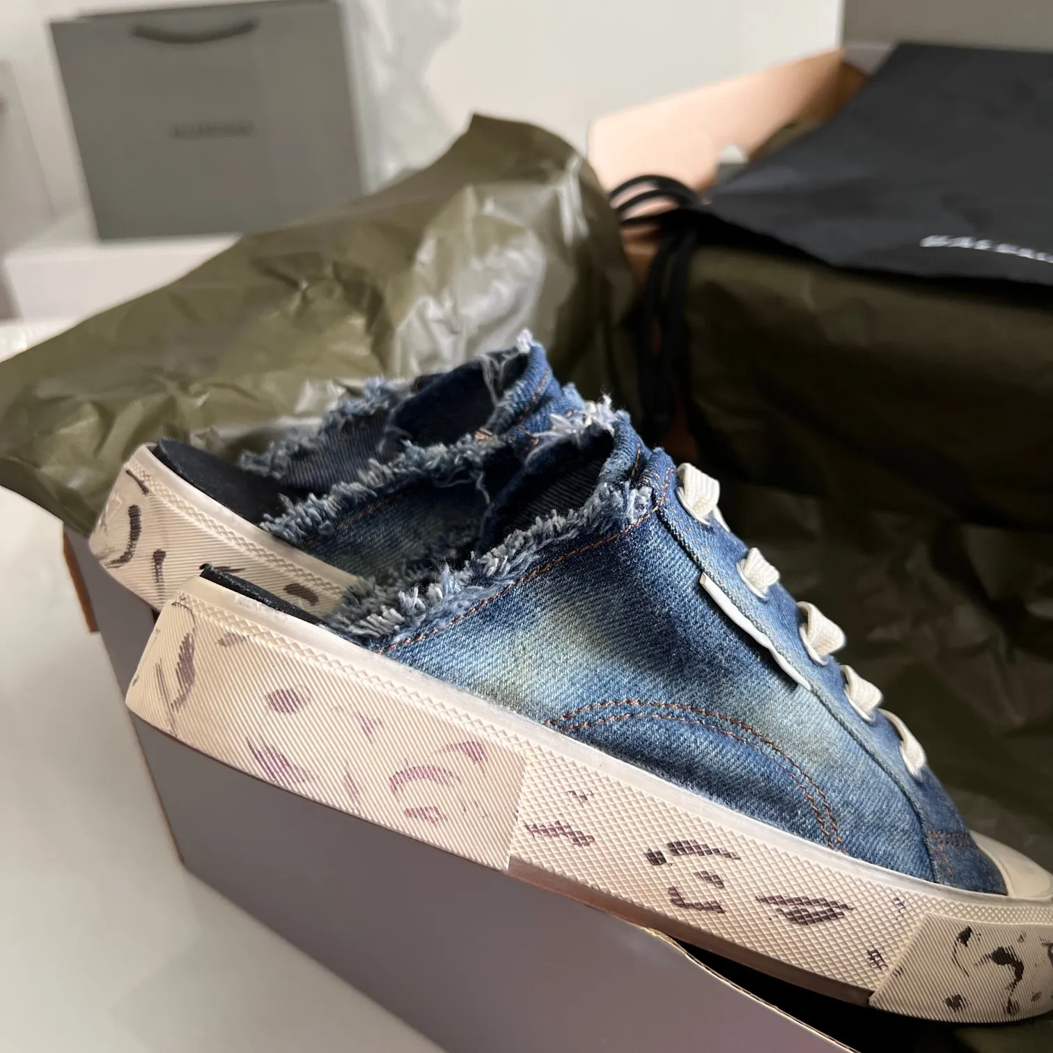 👟👟Ex-factory price 420👟👟 Half-drag denim BALENCIAGA washed and aged craftsmanship half-drag low-top with original packaging Code number: 35-44 (45 customized)